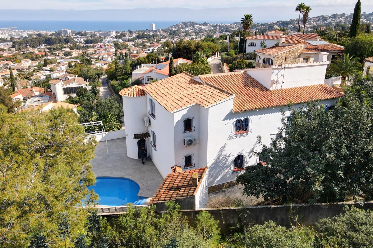 Bonito y amplio chalet en venta en Denia, en la zona del Montgó.