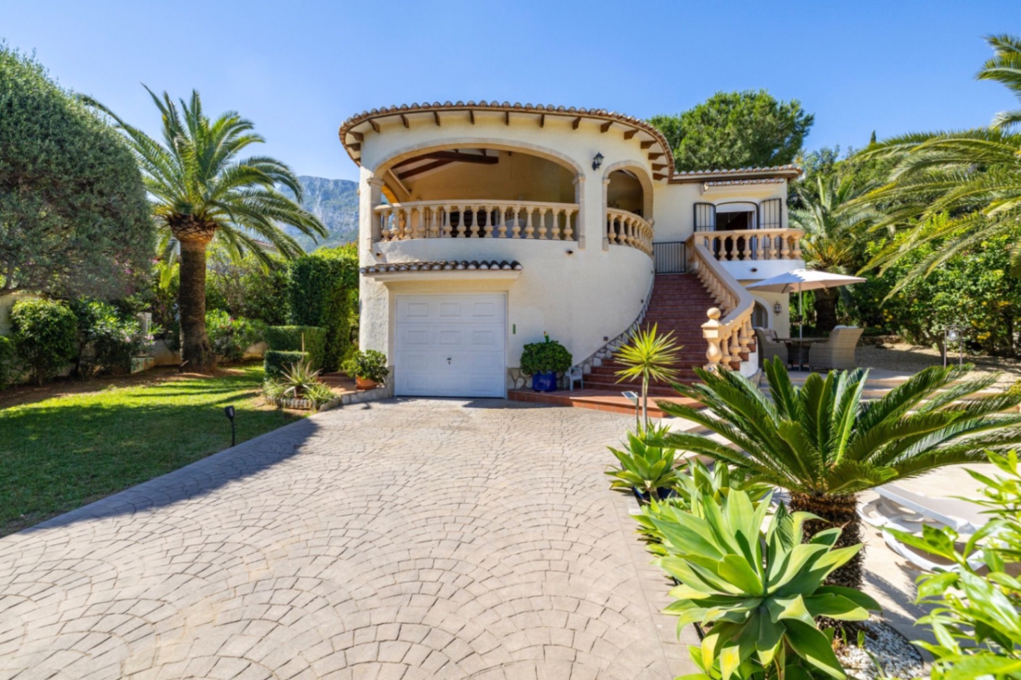 Preciøs villa med mye sjarm til salgs i Denia.