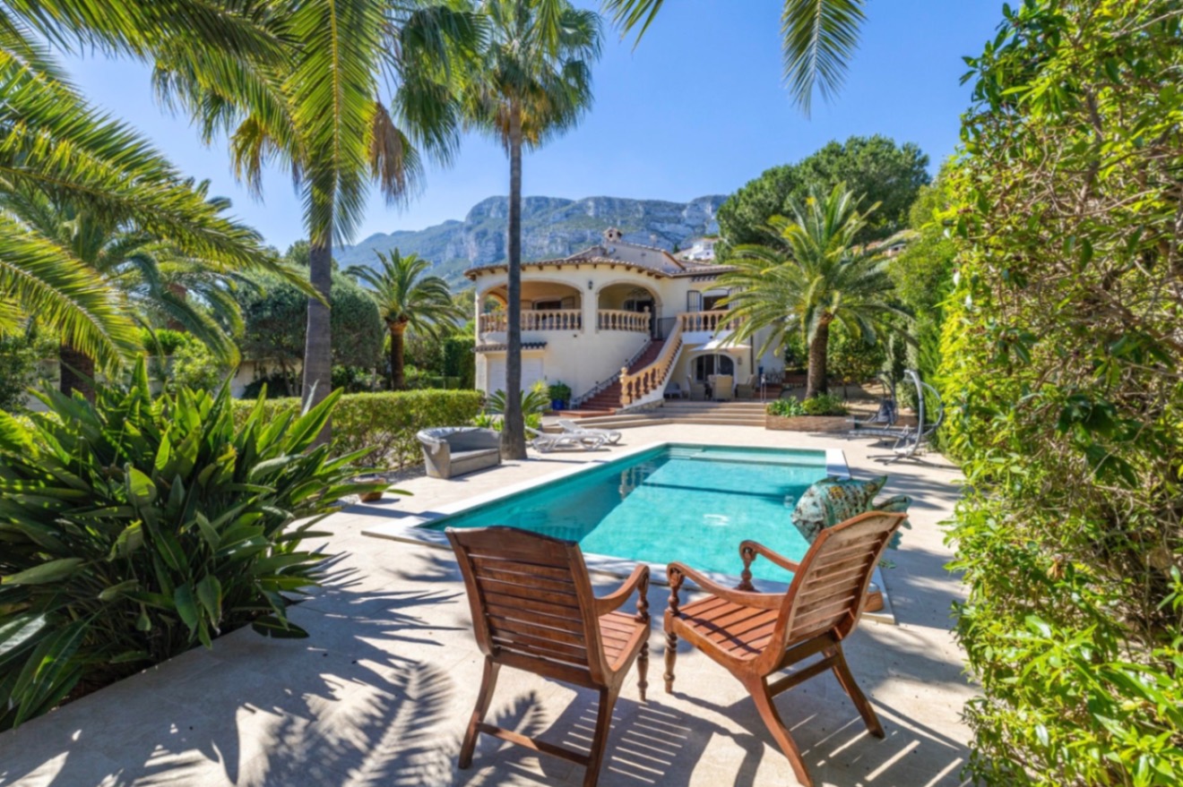 Preciøs villa med mye sjarm til salgs i Denia.