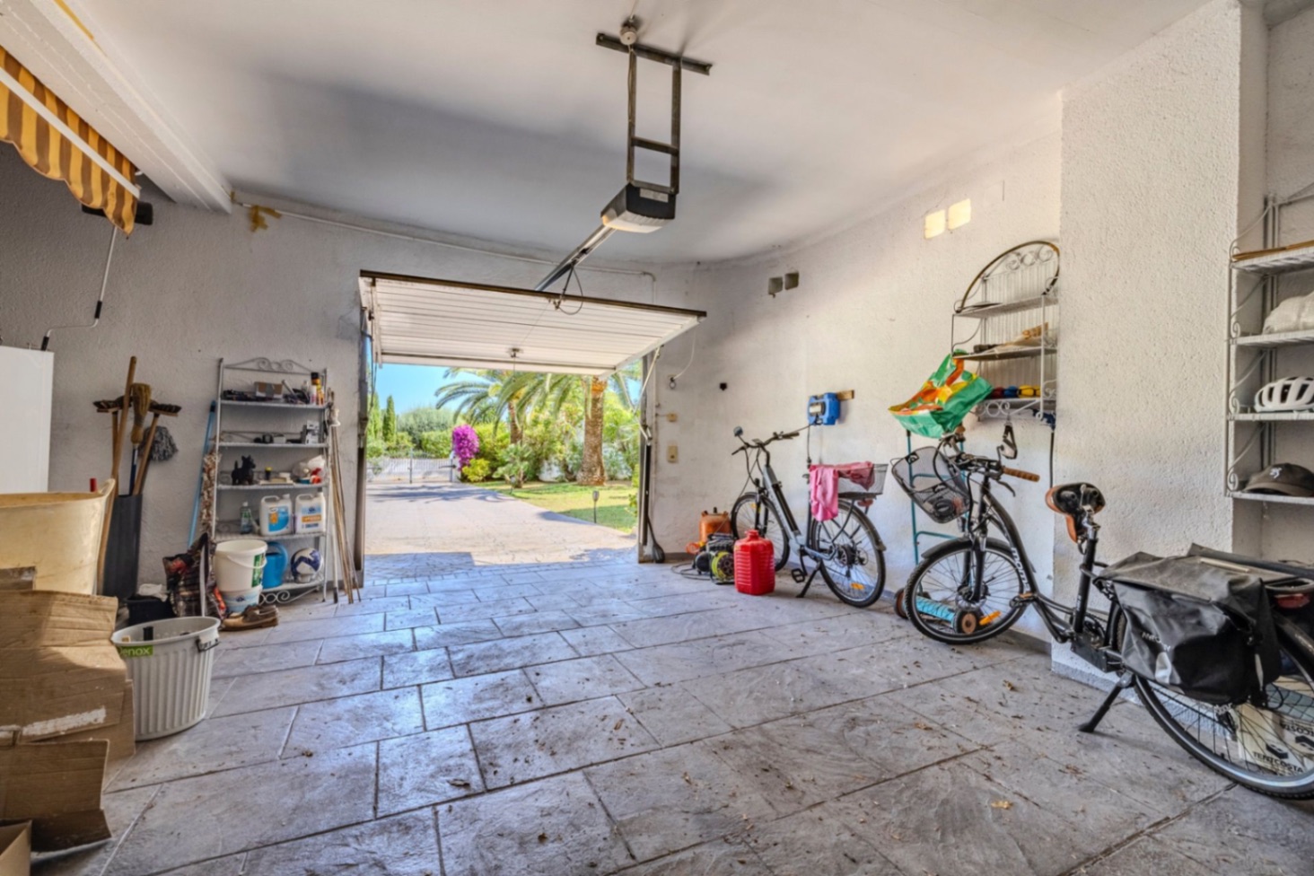 Preciøs villa med mye sjarm til salgs i Denia.