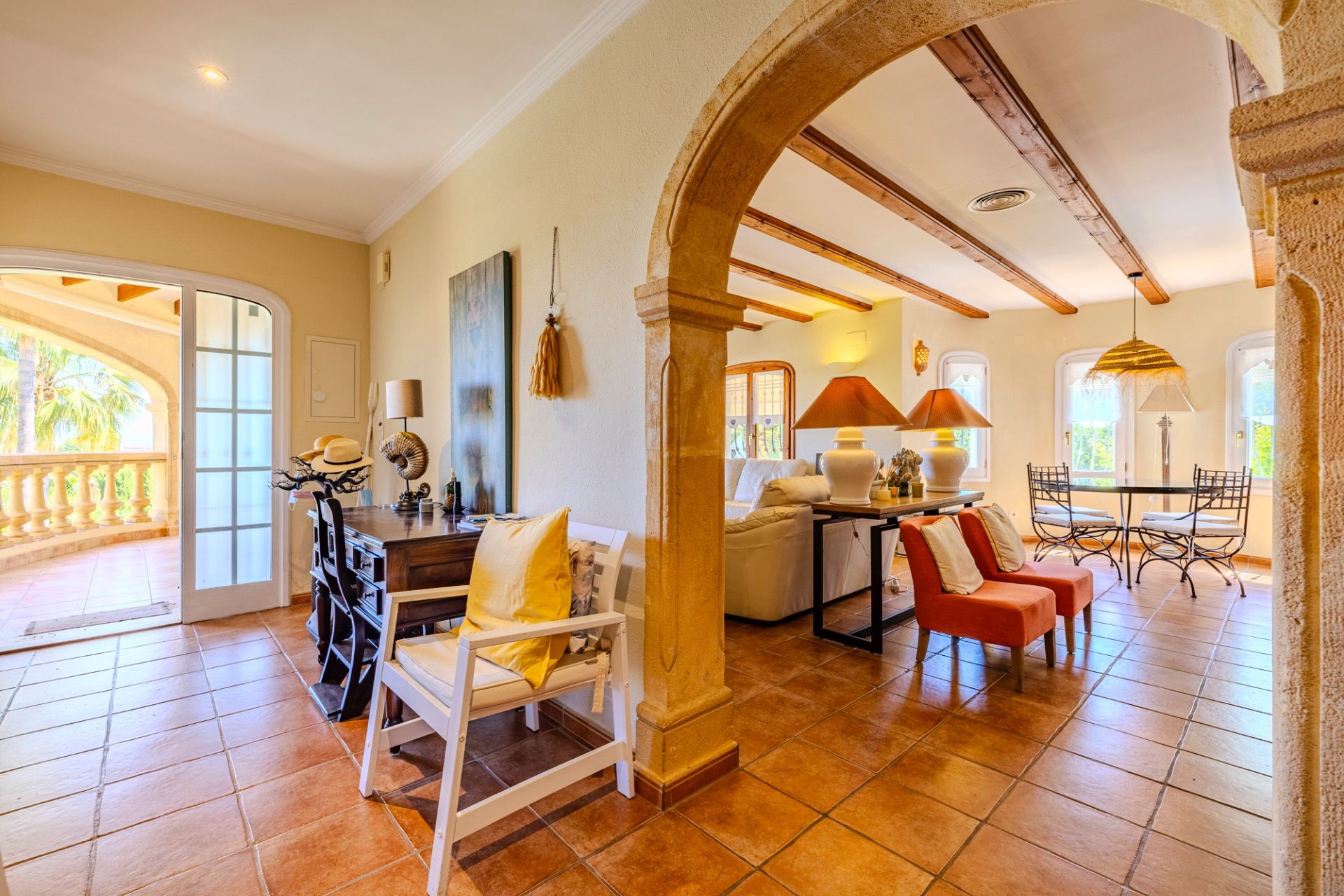 Preciøs villa med mye sjarm til salgs i Denia.