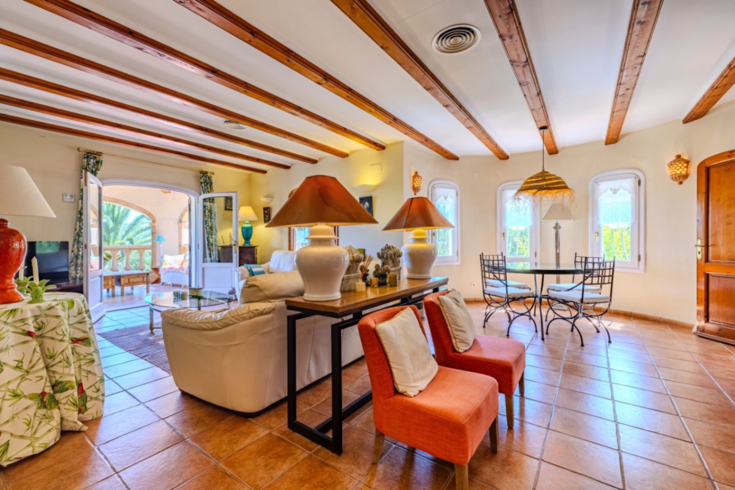 Preciøs villa med mye sjarm til salgs i Denia.