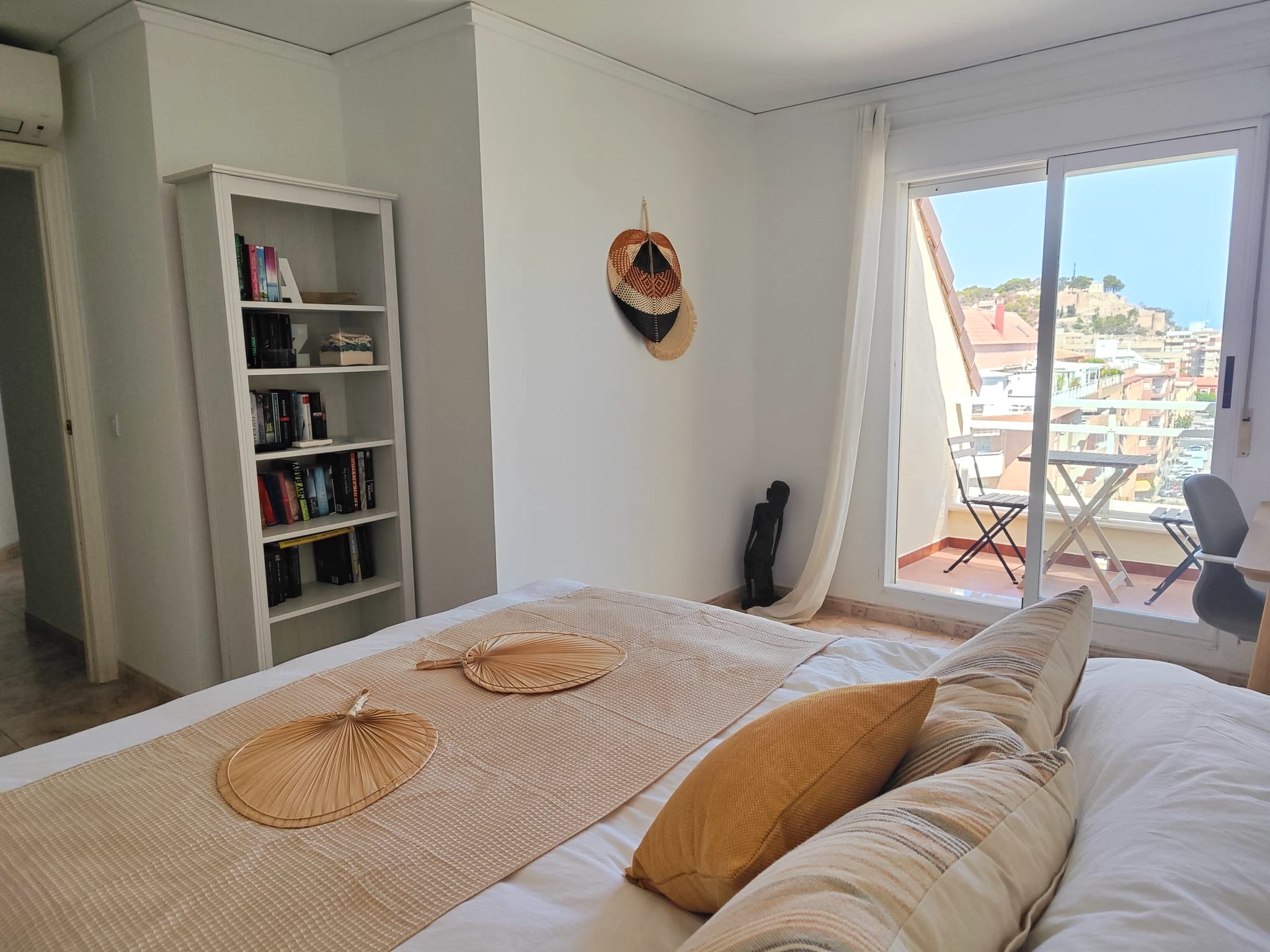 Bonito ático en venta en Denia con vistas al mar.