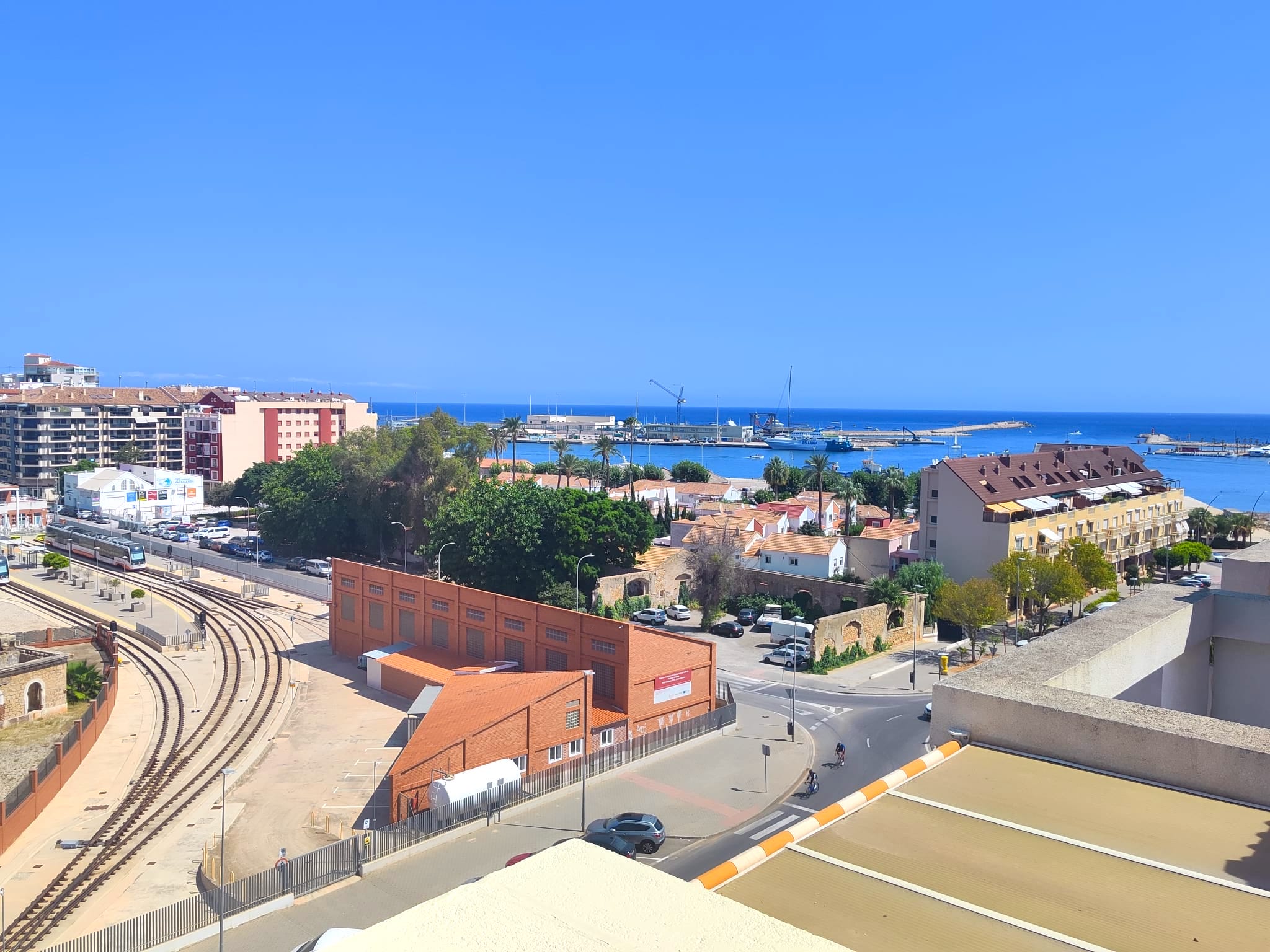 Bonito ático en venta en Denia con vistas al mar.