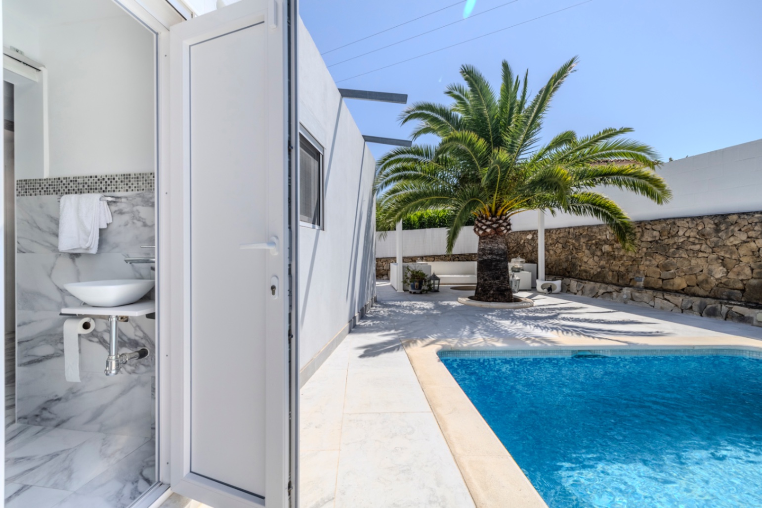 Villa en venta con preciosas vistas al Montgó y al mar.