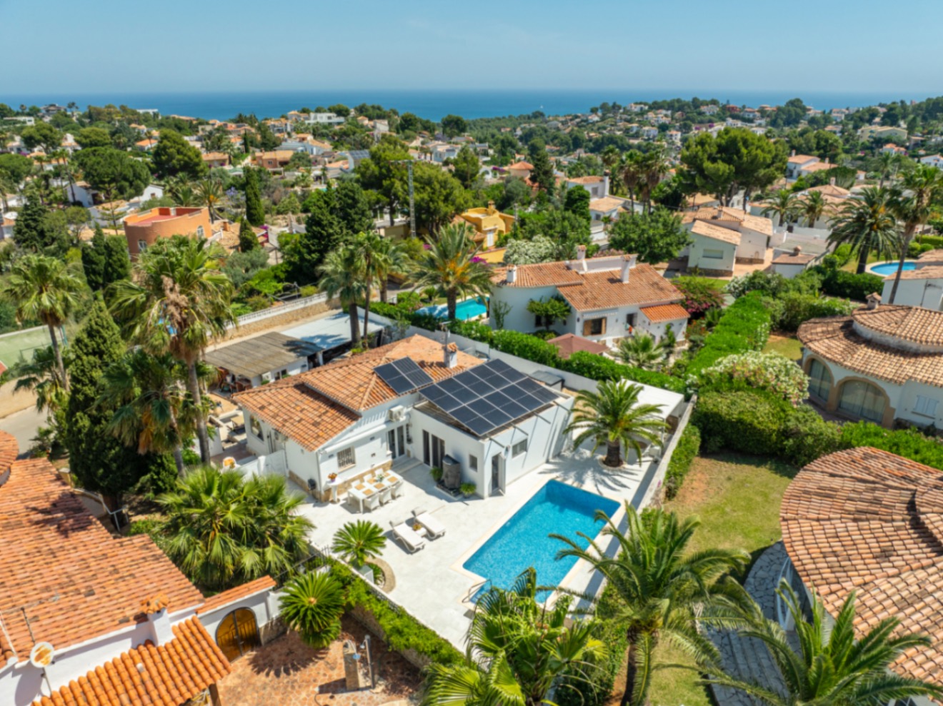 Villa en venta con preciosas vistas al Montgó y al mar.