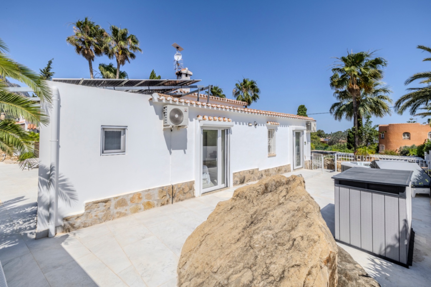 Villa en venta con preciosas vistas al Montgó y al mar.