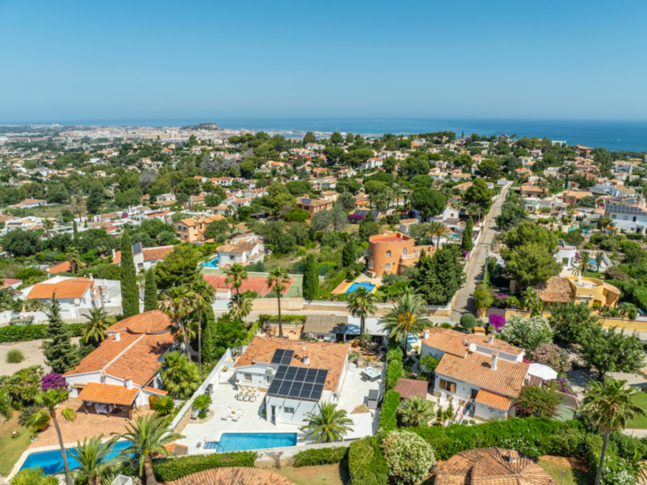 Villa en venta con preciosas vistas al Montgó y al mar.