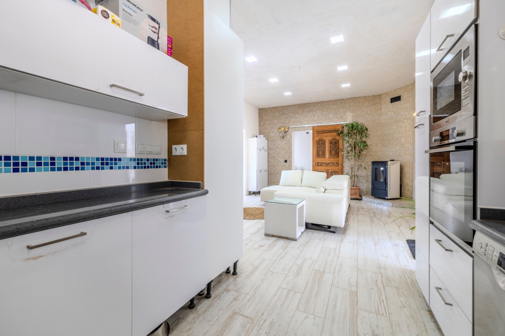 Villa en venta con preciosas vistas al Montgó y al mar.