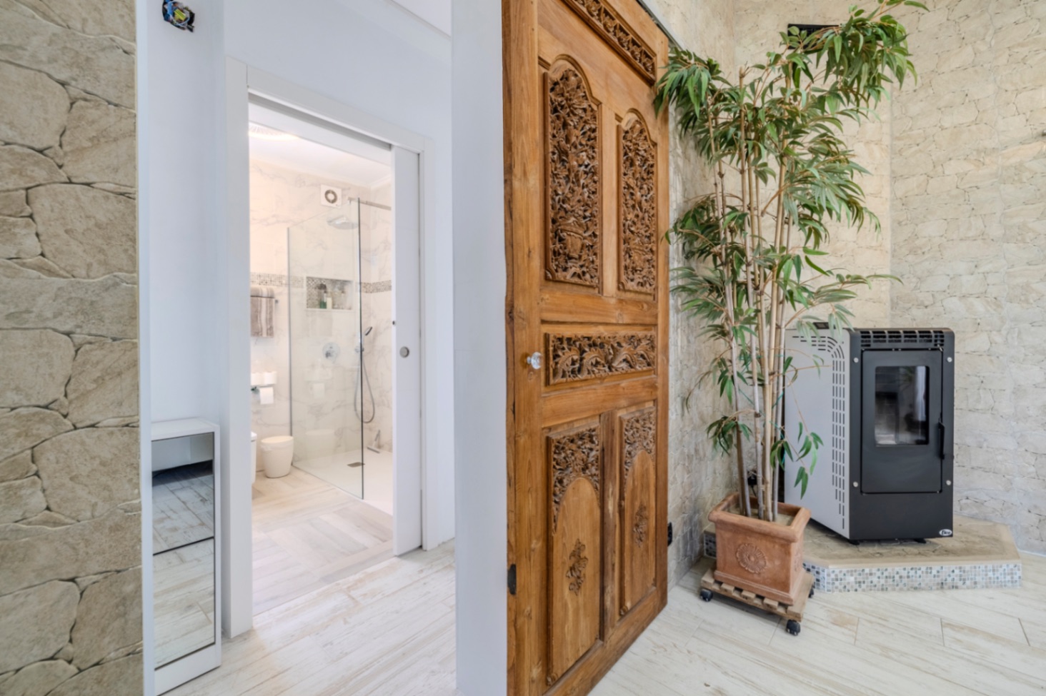Villa en venta con preciosas vistas al Montgó y al mar.