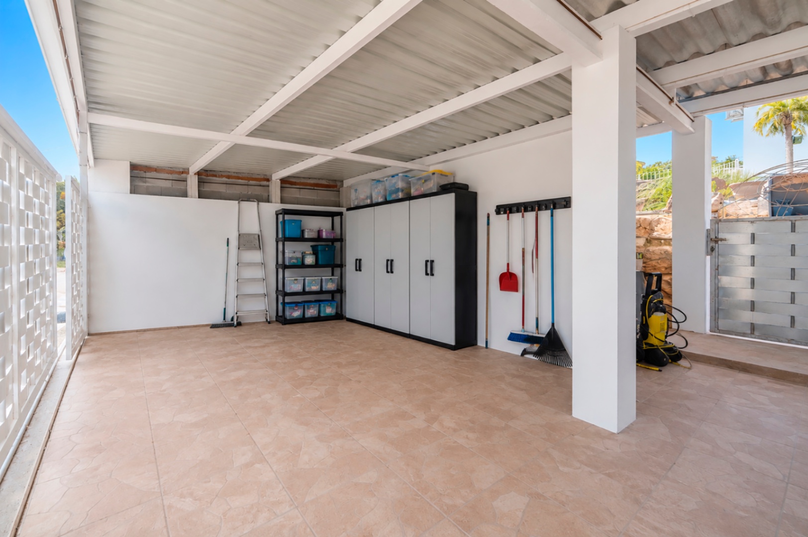 Villa en venta con preciosas vistas al Montgó y al mar.