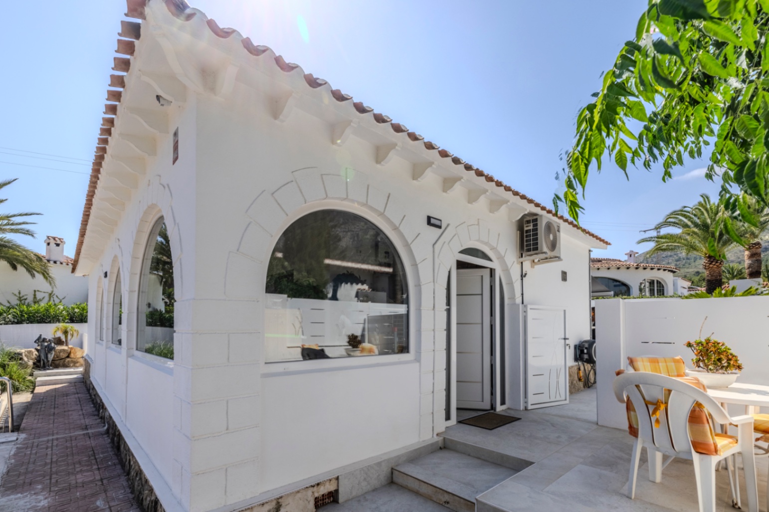Villa en venta con preciosas vistas al Montgó y al mar.