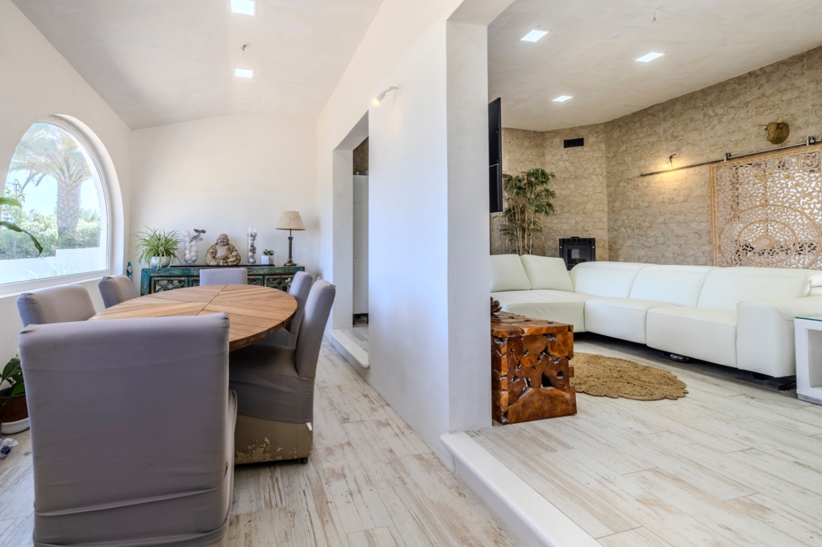 Villa en venta con preciosas vistas al Montgó y al mar.