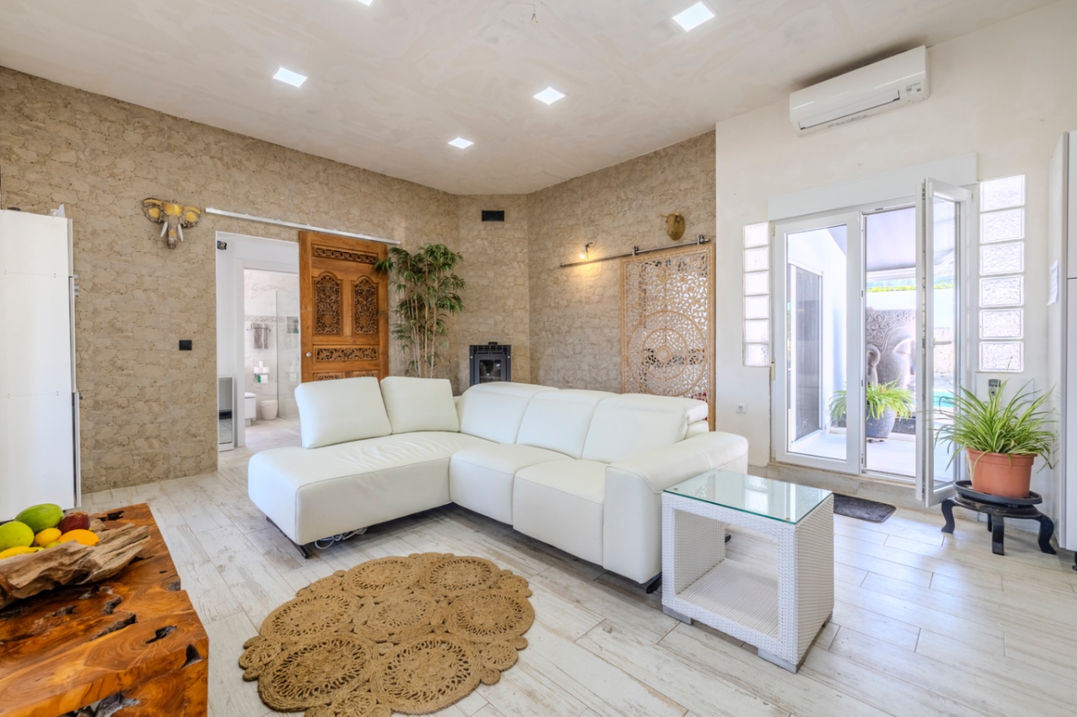Villa en venta con preciosas vistas al Montgó y al mar.
