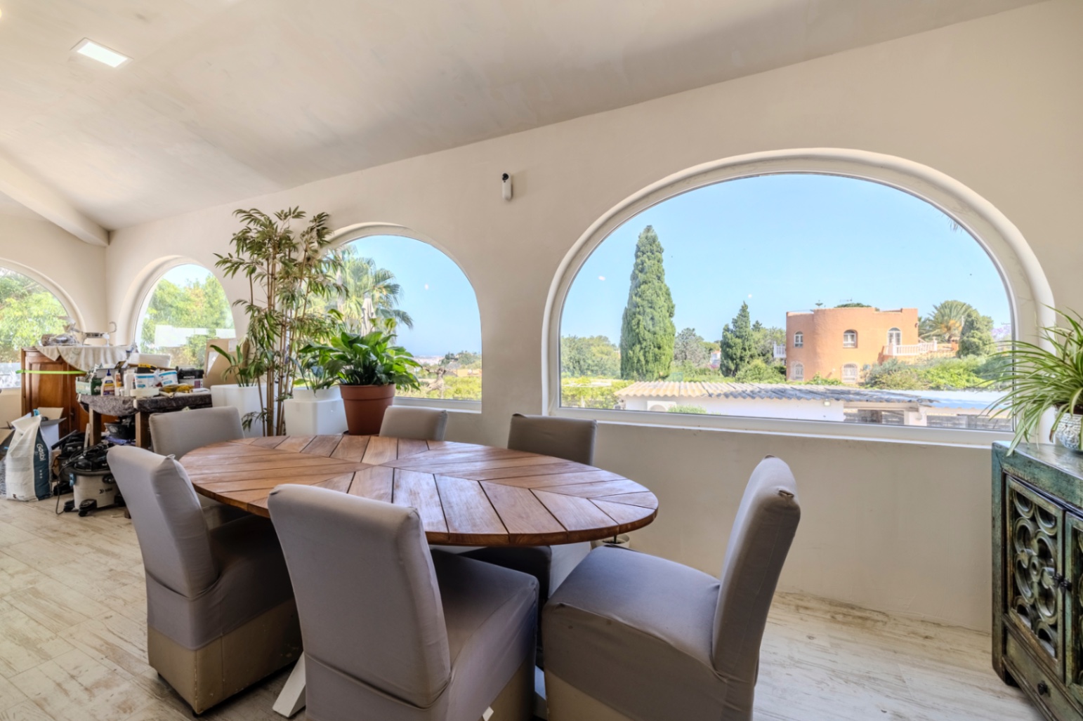 Villa en venta con preciosas vistas al Montgó y al mar.
