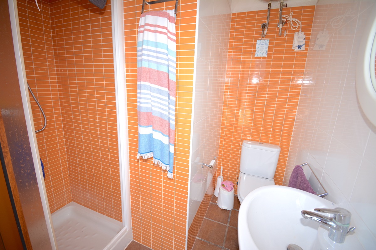 Mooi chalet te koop in een goede woonwijk van Denia.
