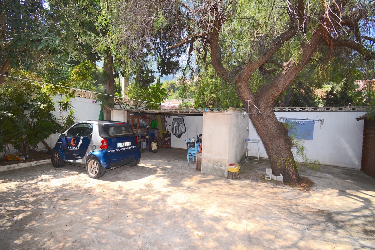 Mooi chalet te koop in een goede woonwijk van Denia.