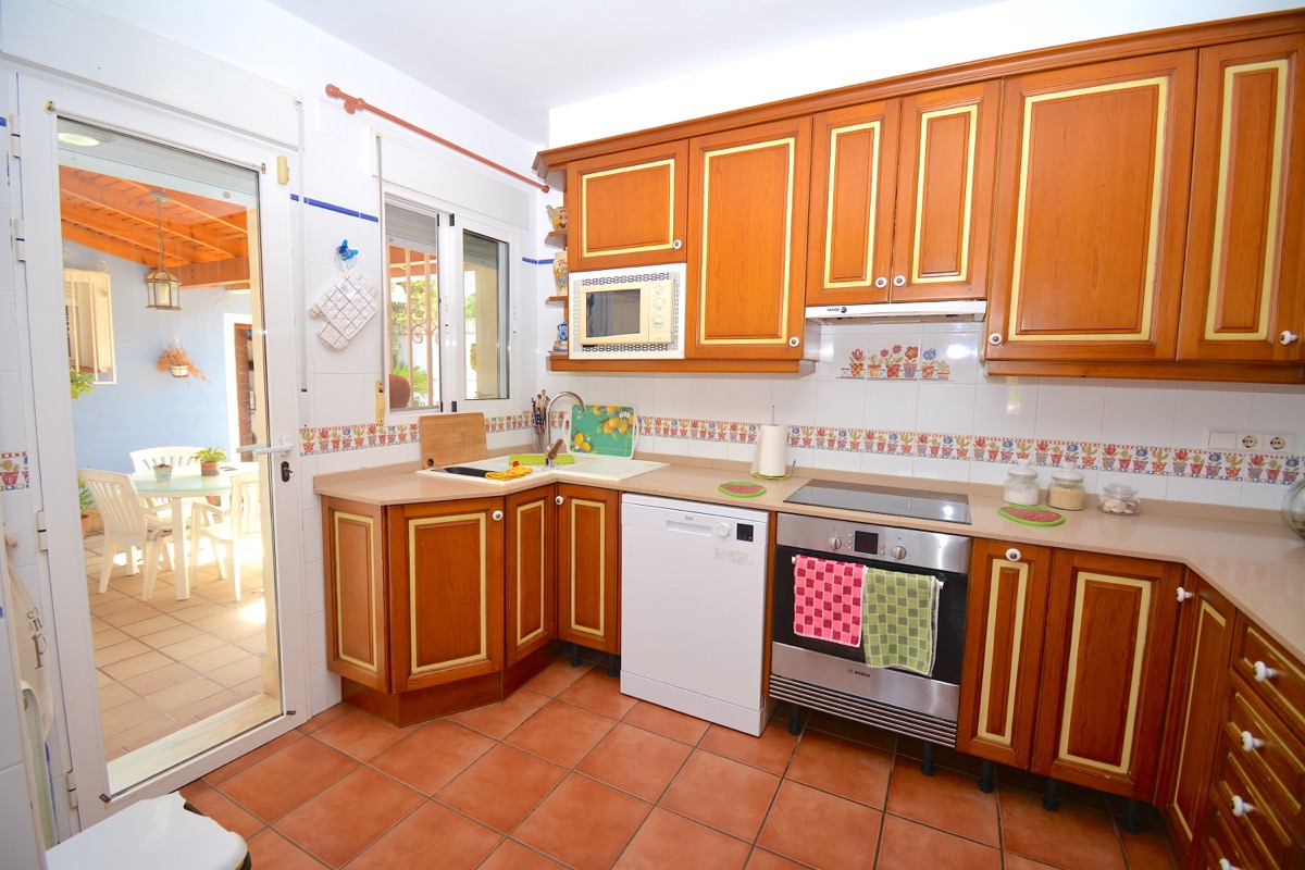 Mooi chalet te koop in een goede woonwijk van Denia.