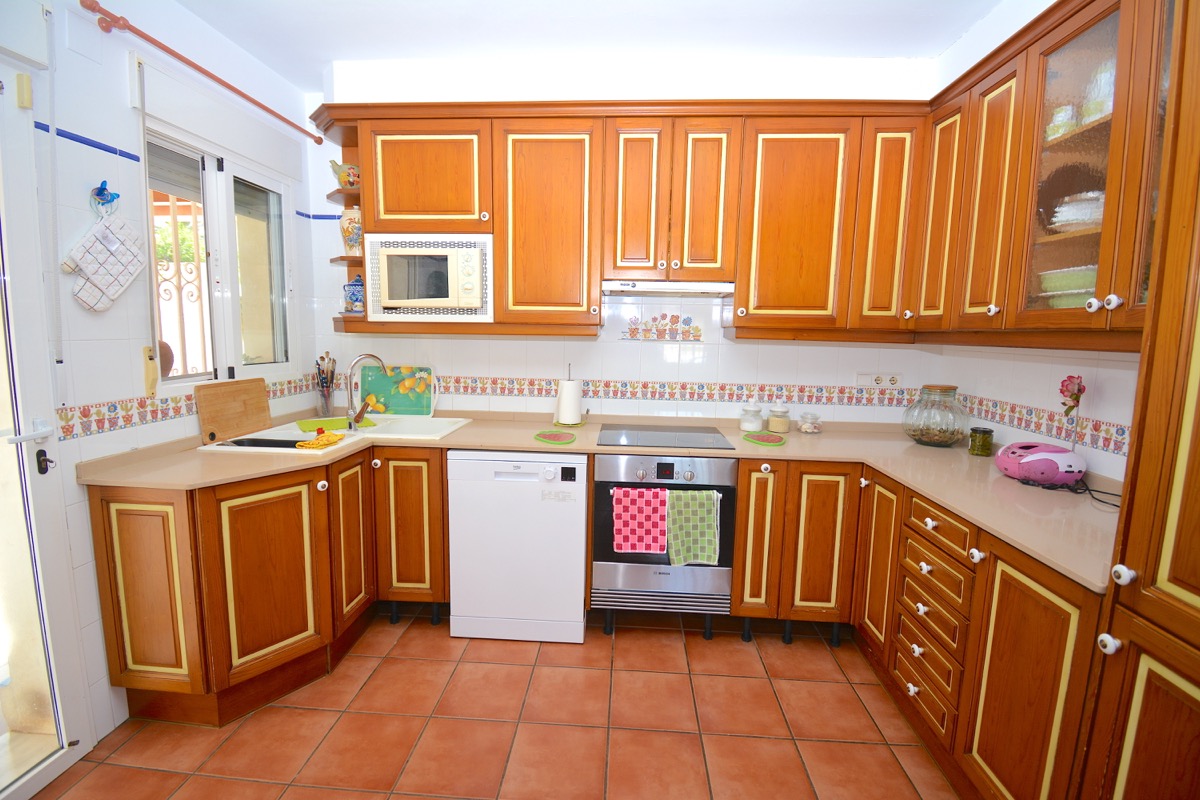 Mooi chalet te koop in een goede woonwijk van Denia.