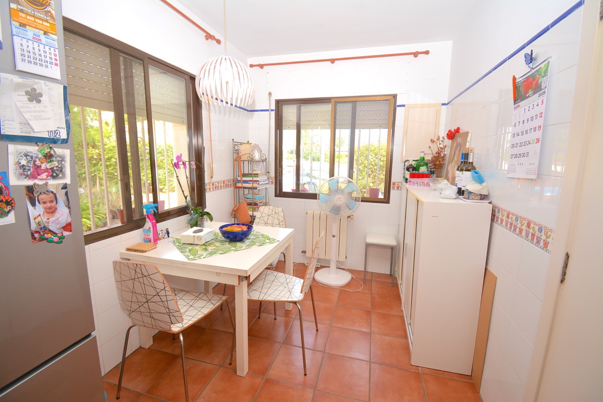 Mooi chalet te koop in een goede woonwijk van Denia.