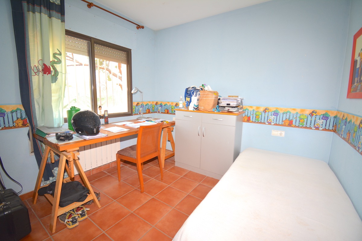 Mooi chalet te koop in een goede woonwijk van Denia.