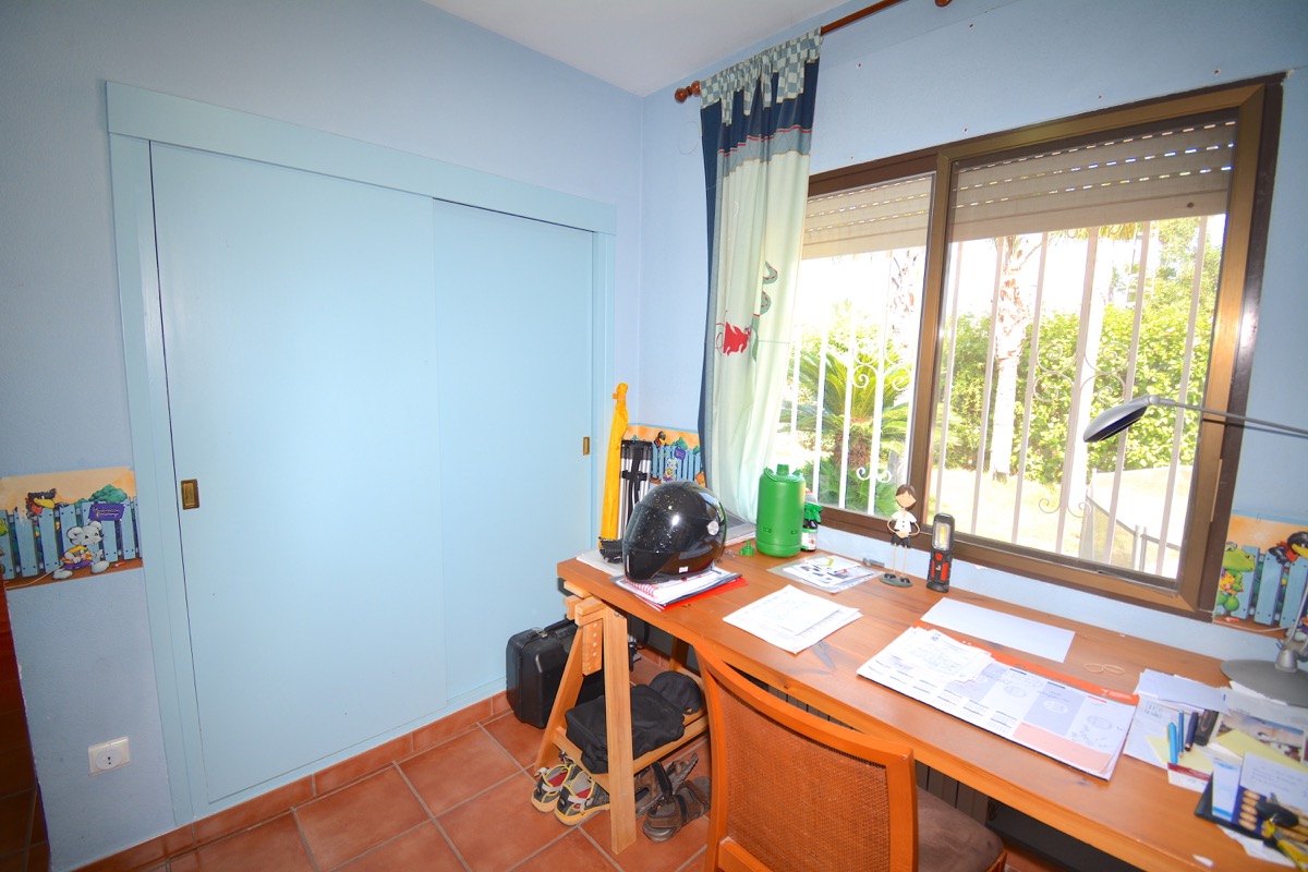 Mooi chalet te koop in een goede woonwijk van Denia.