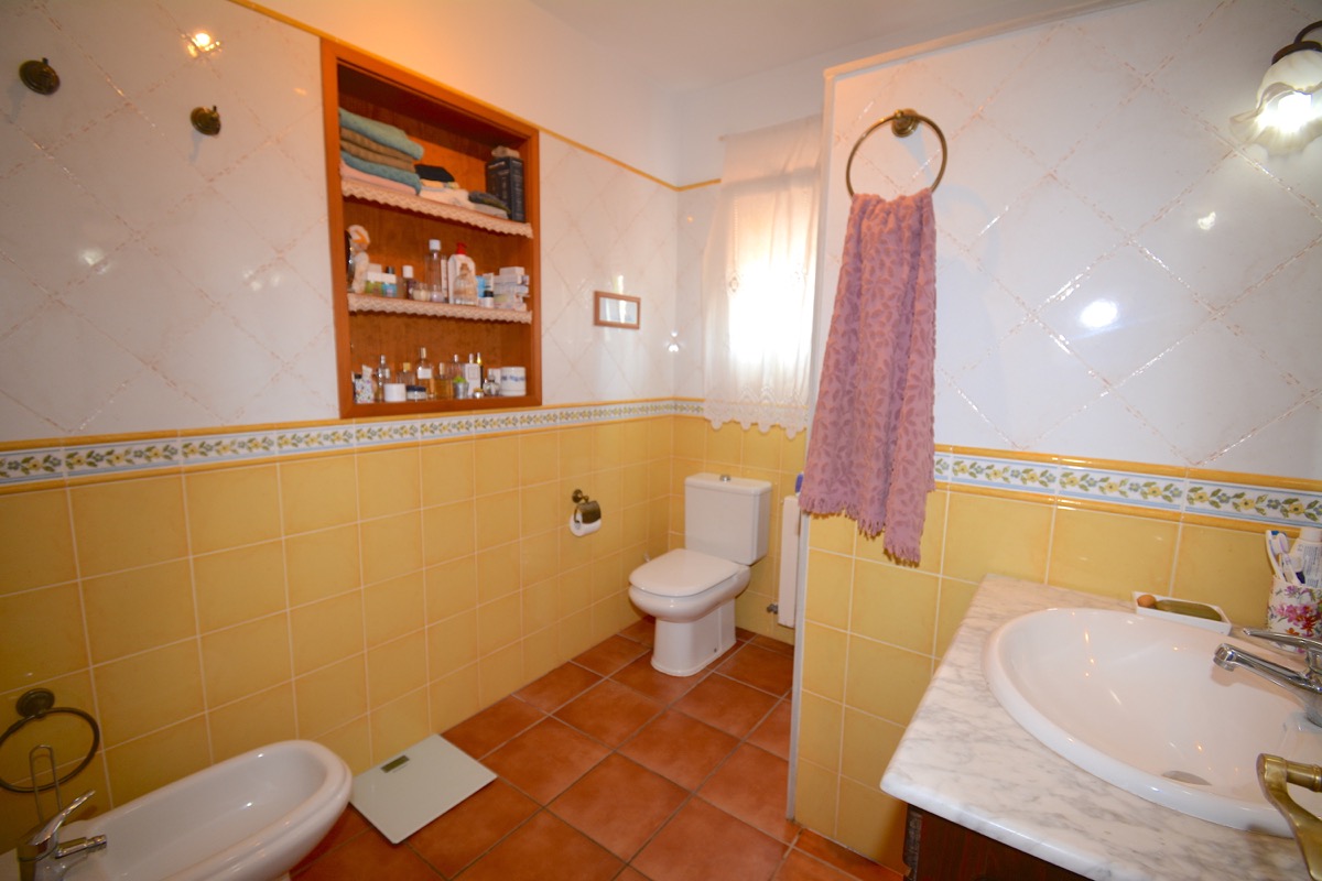 Mooi chalet te koop in een goede woonwijk van Denia.