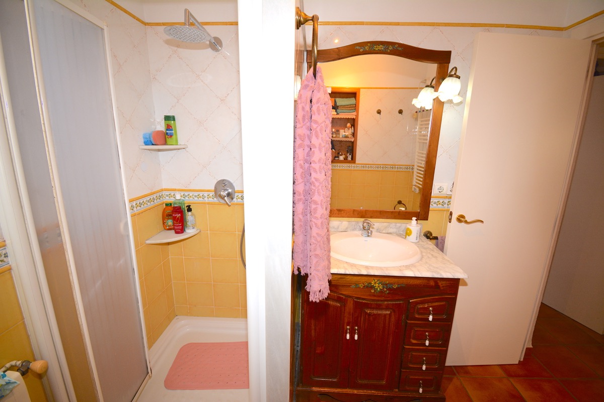 Mooi chalet te koop in een goede woonwijk van Denia.