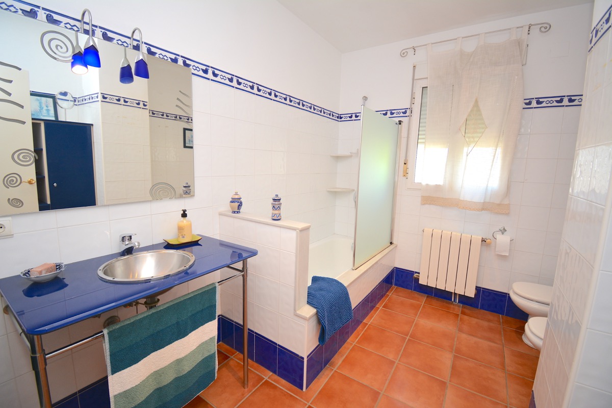 Mooi chalet te koop in een goede woonwijk van Denia.