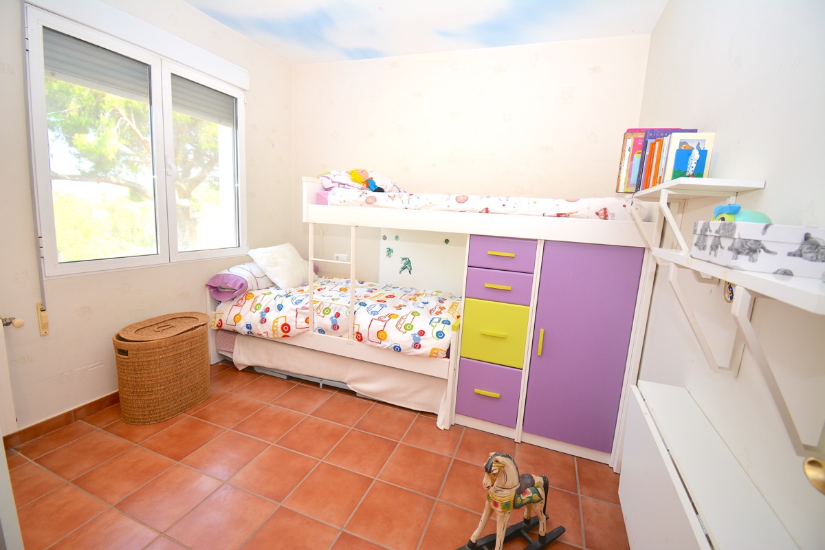 Mooi chalet te koop in een goede woonwijk van Denia.