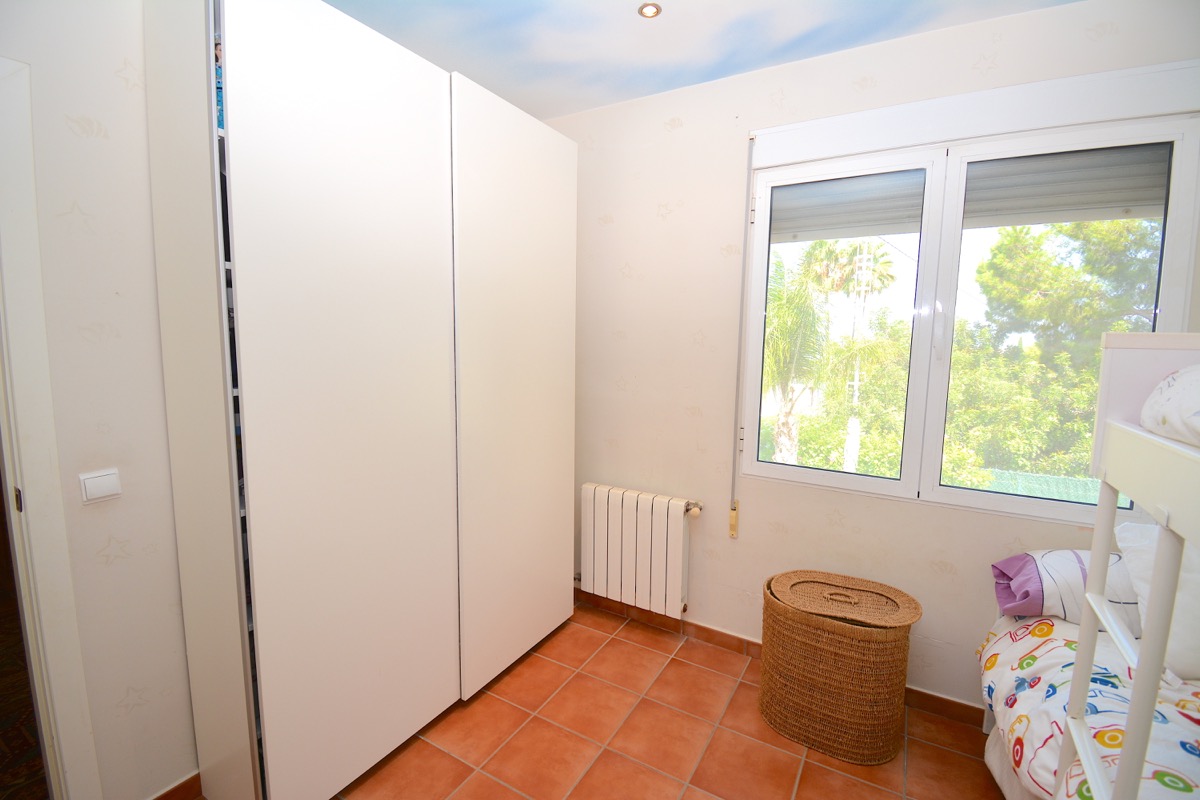 Mooi chalet te koop in een goede woonwijk van Denia.