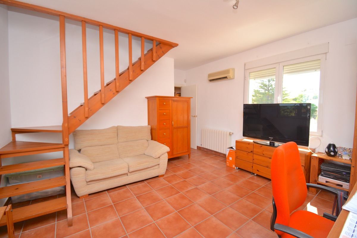 Mooi chalet te koop in een goede woonwijk van Denia.