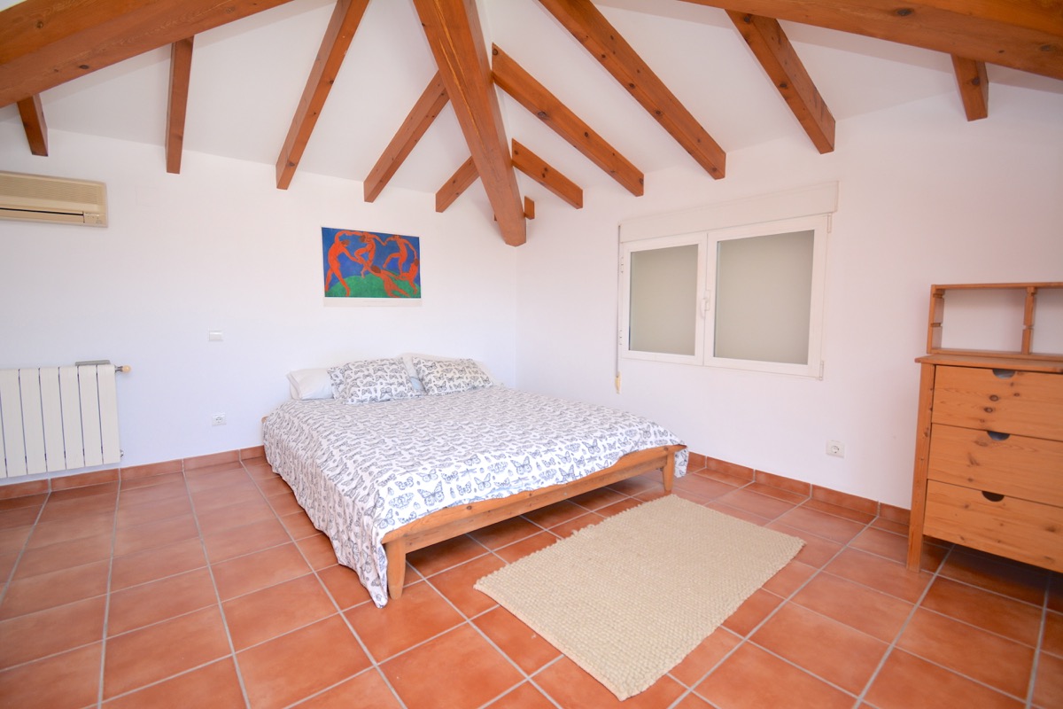 Mooi chalet te koop in een goede woonwijk van Denia.