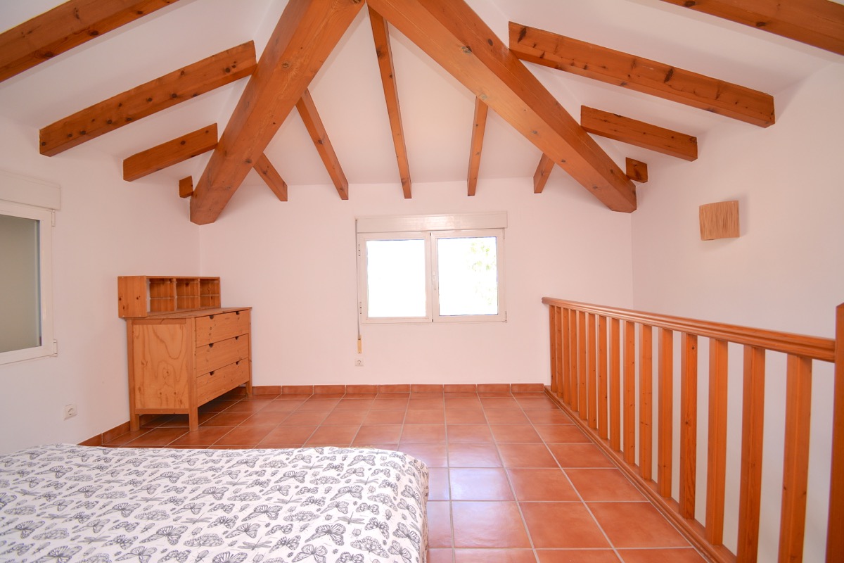 Mooi chalet te koop in een goede woonwijk van Denia.