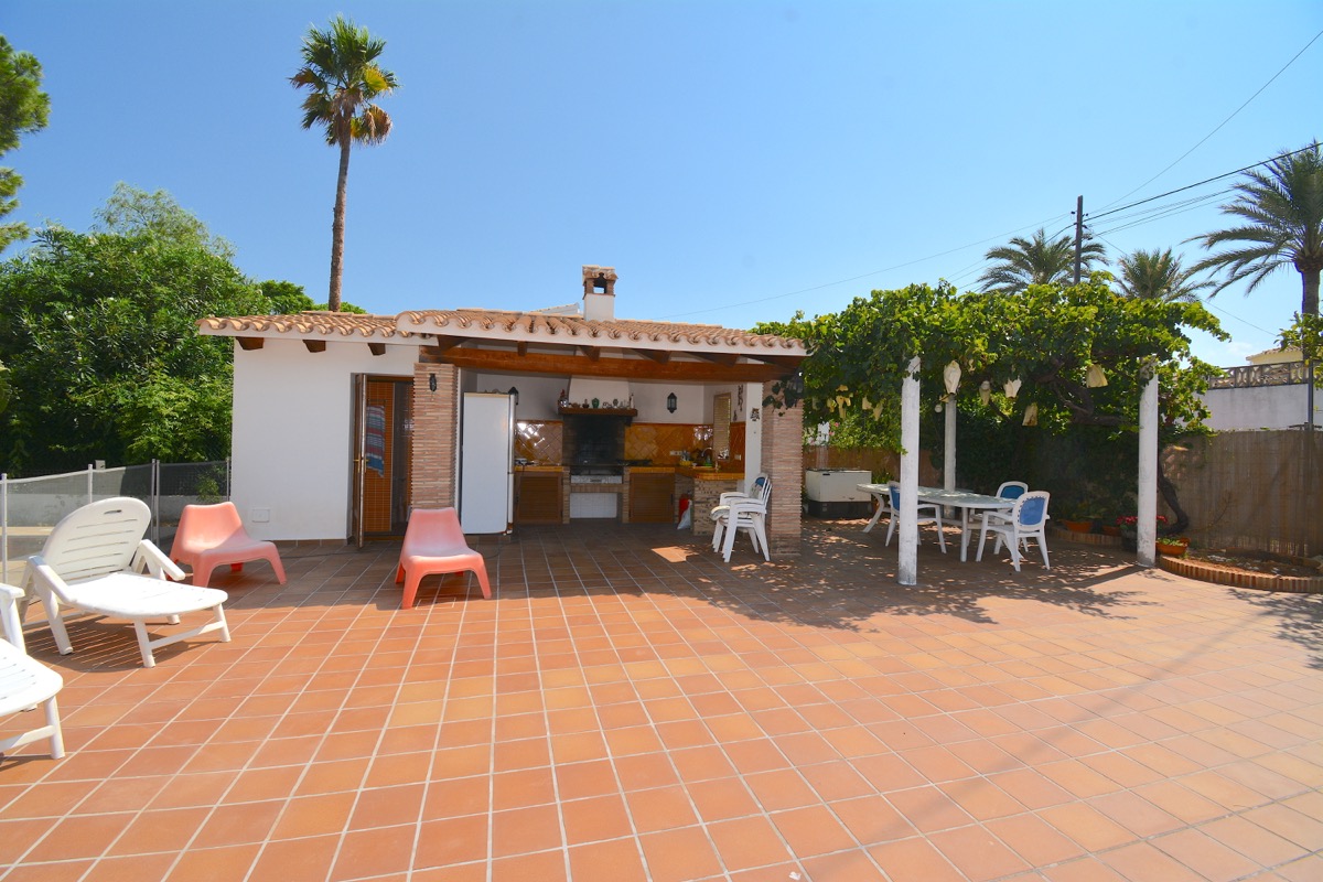 Mooi chalet te koop in een goede woonwijk van Denia.