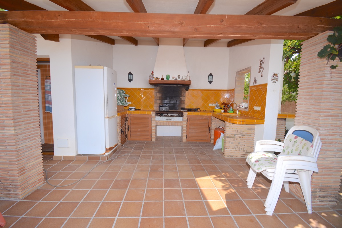Mooi chalet te koop in een goede woonwijk van Denia.