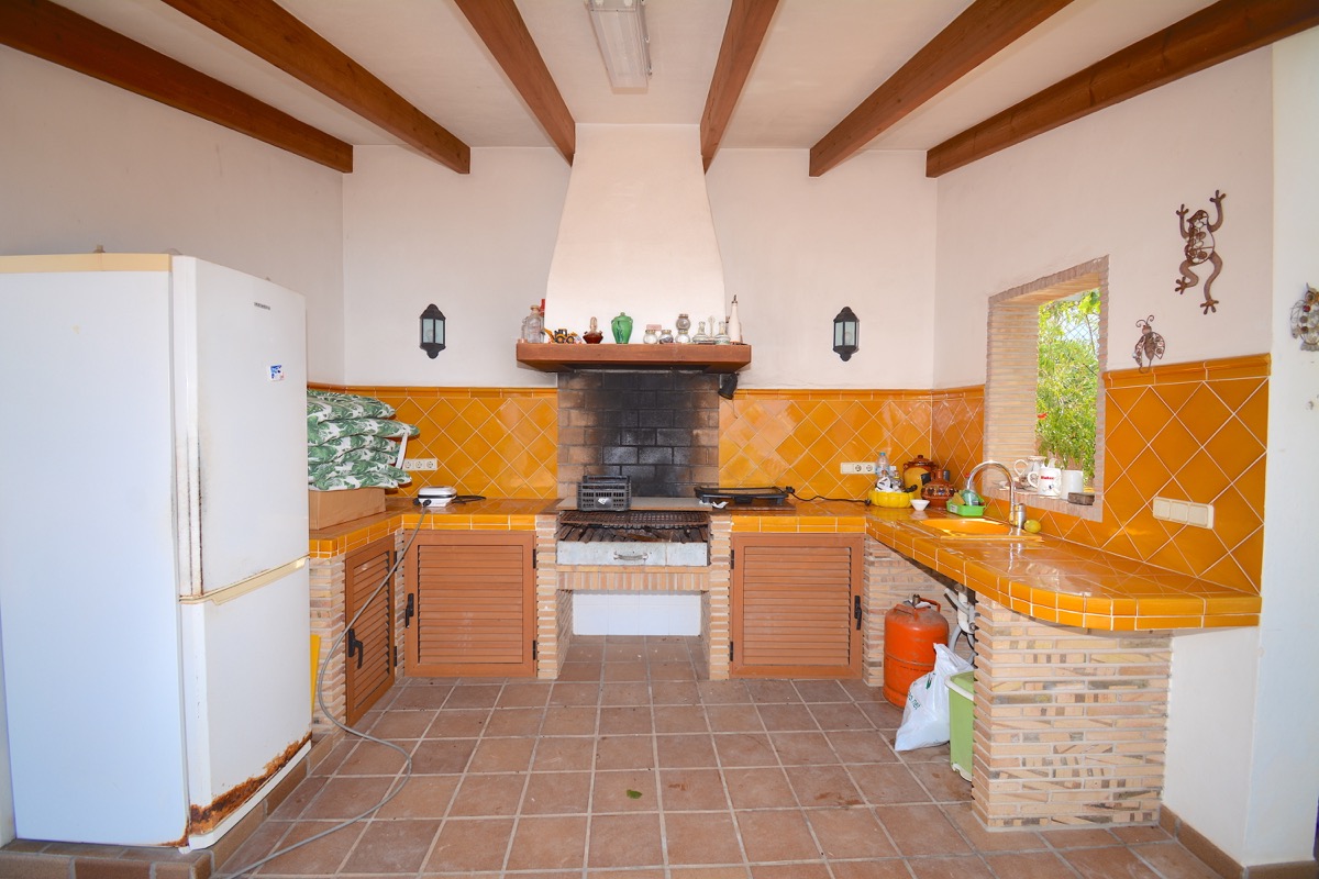 Mooi chalet te koop in een goede woonwijk van Denia.