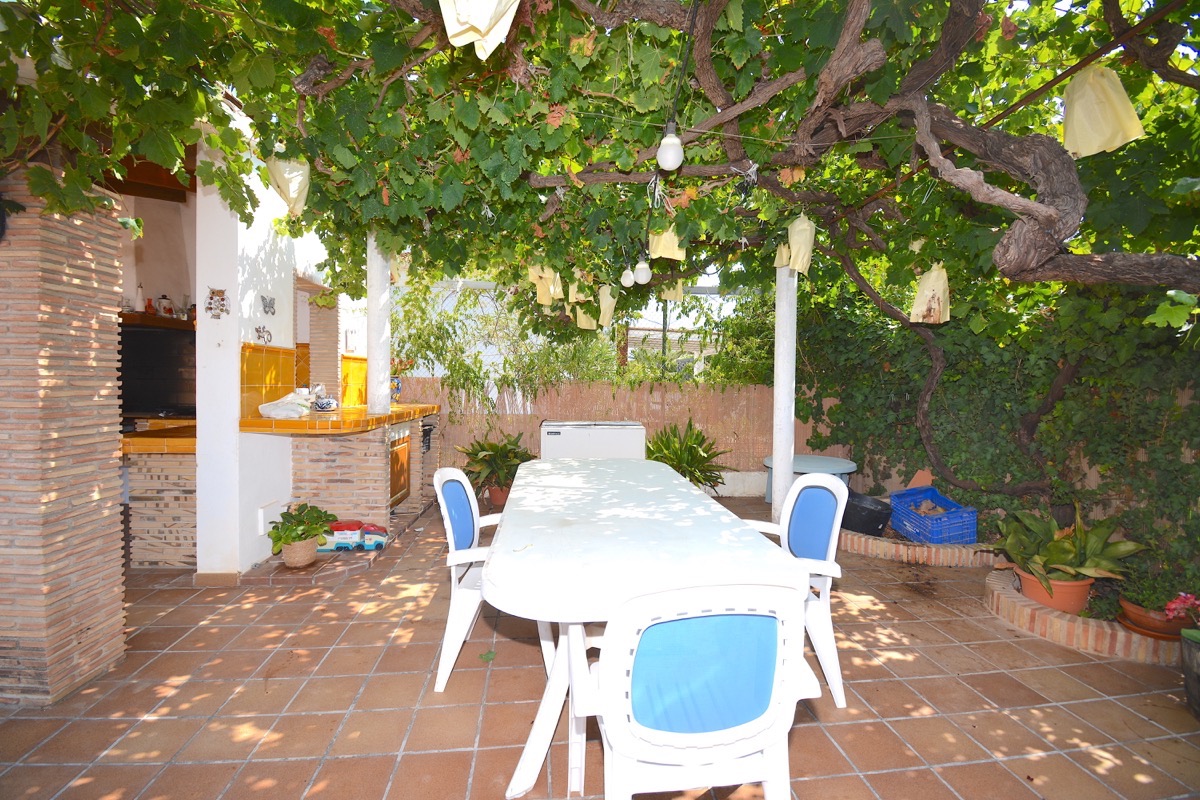 Mooi chalet te koop in een goede woonwijk van Denia.