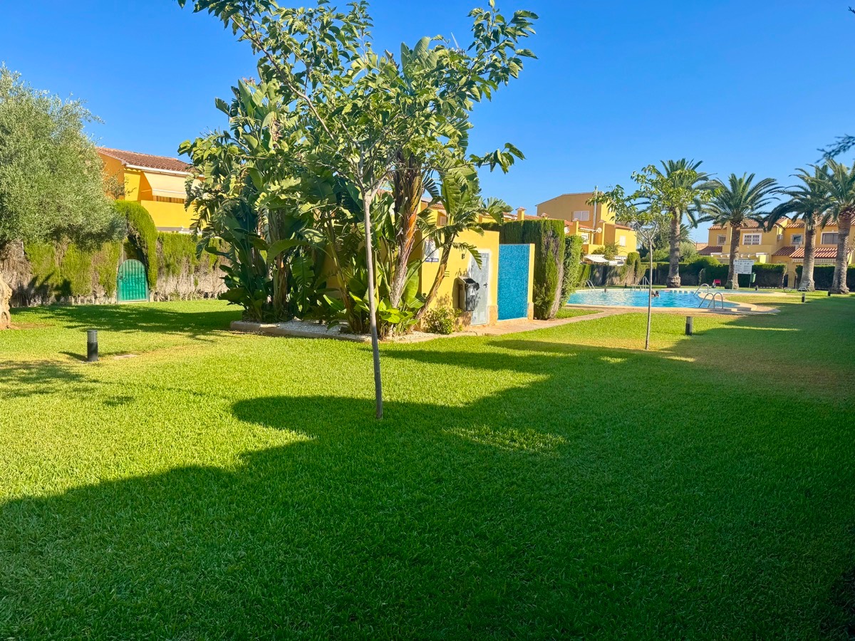 Wohnung zum Verkauf in der Nähe des Dorfes und des Strandes