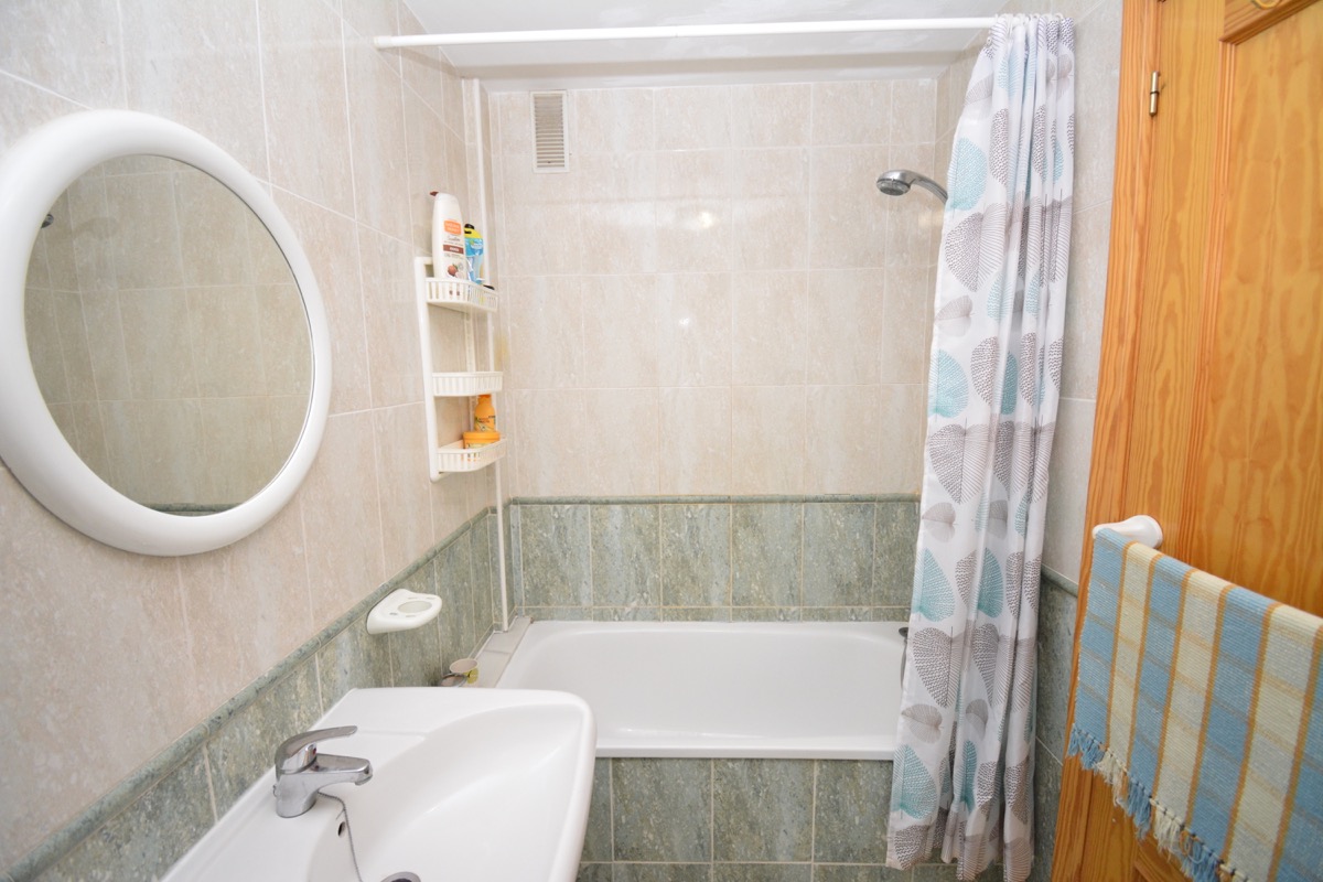 Wohnung zum Verkauf in der Nähe des Dorfes und des Strandes