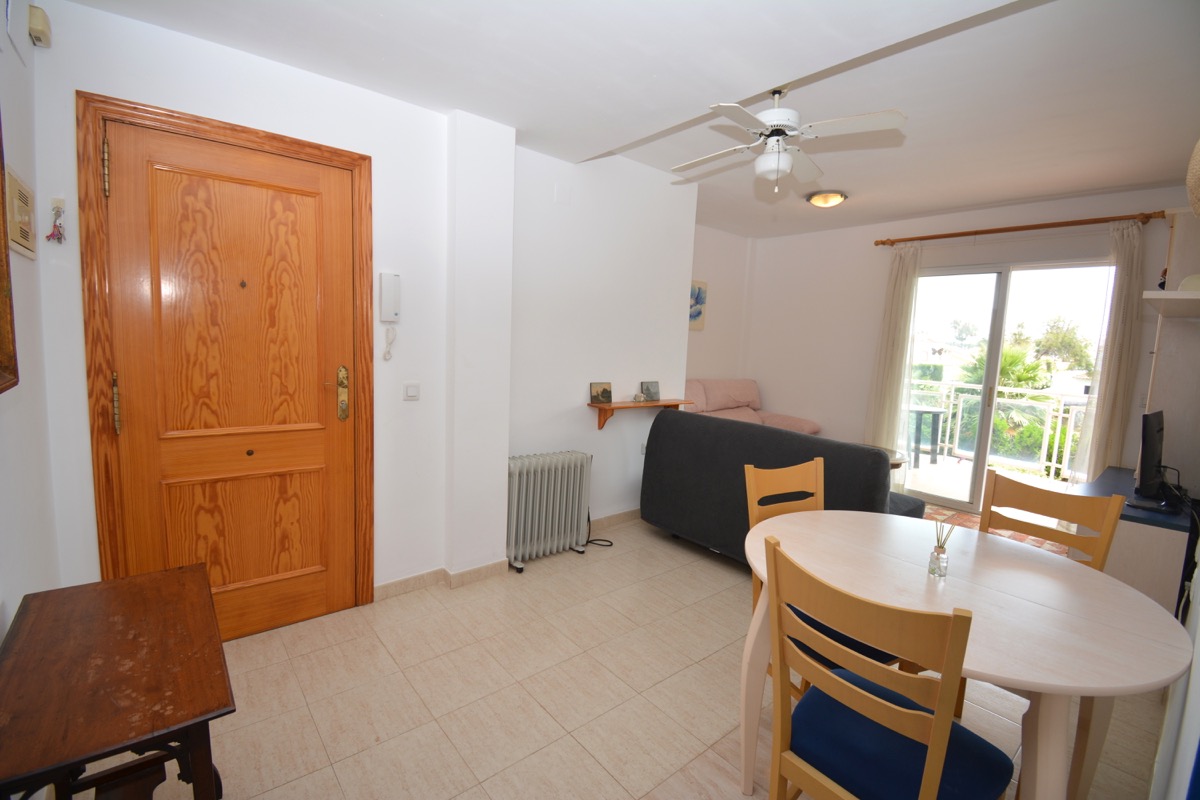 Wohnung zum Verkauf in der Nähe des Dorfes und des Strandes