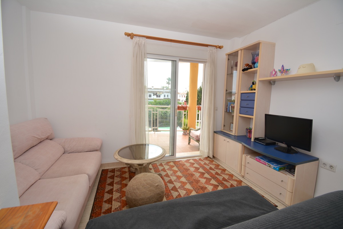 Wohnung zum Verkauf in der Nähe des Dorfes und des Strandes
