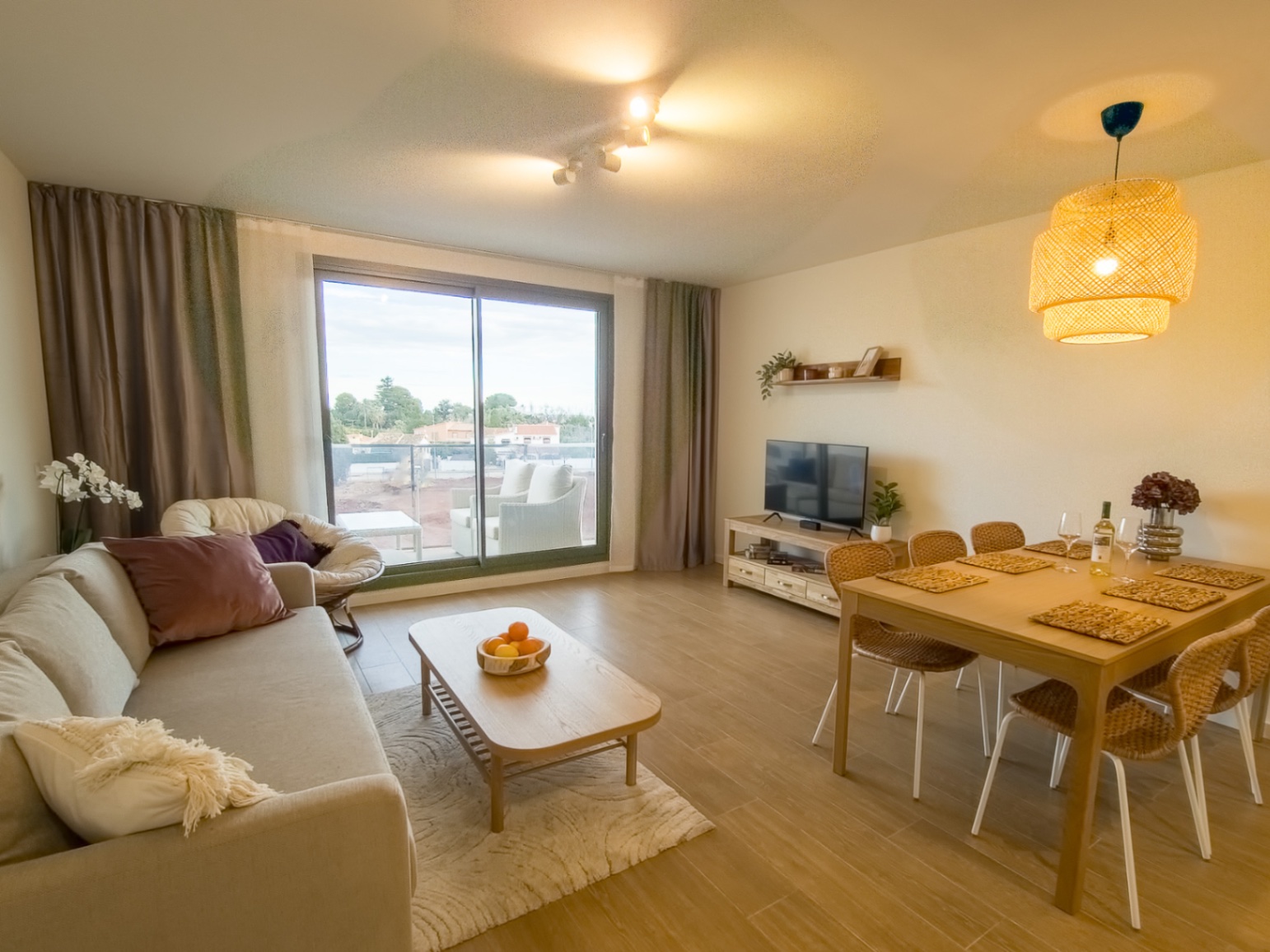 Espacioso y elegante apartamento en venta en Denia a solo unos pasos del centro.