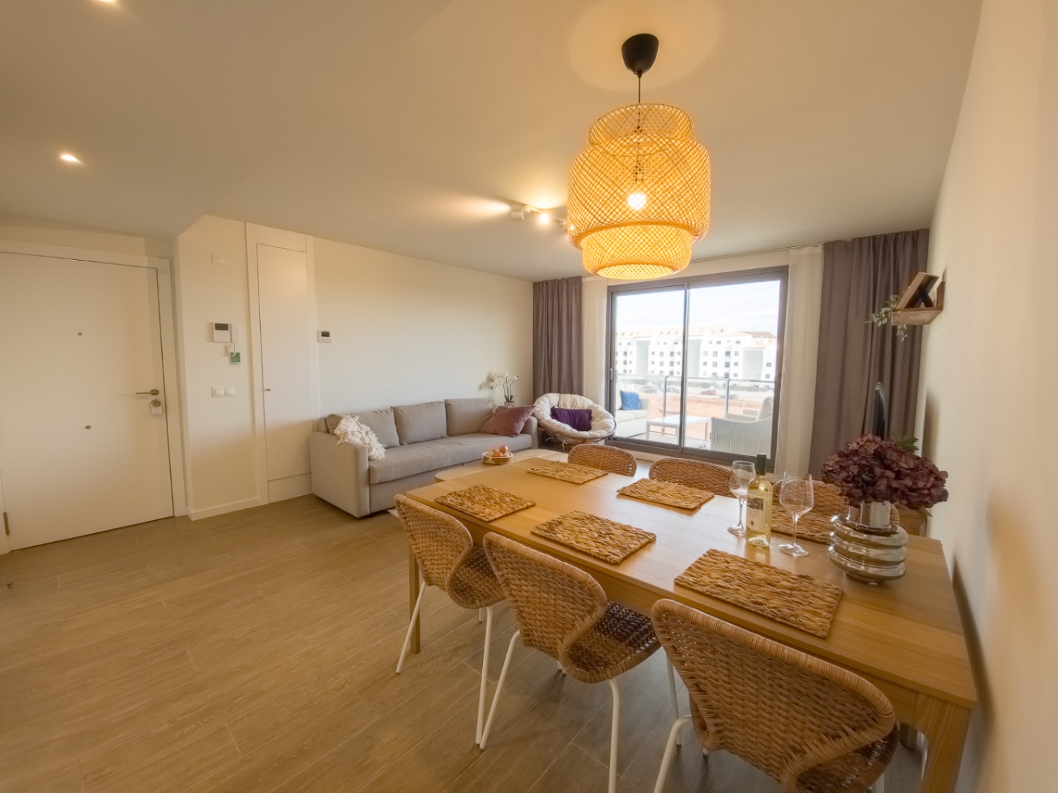 Espacioso y elegante apartamento en venta en Denia a solo unos pasos del centro.