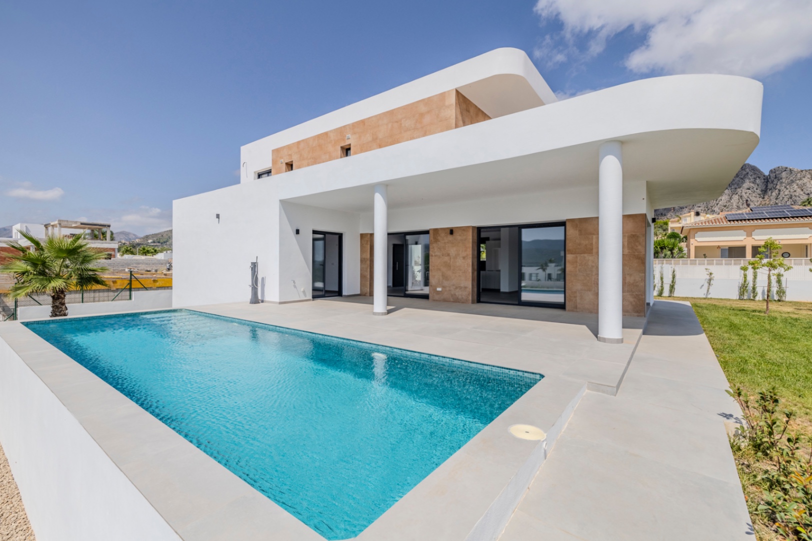 Exclusiva villa moderna a estrenar en Beniarbeig