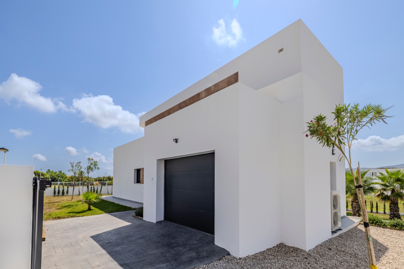 Exclusiva villa moderna a estrenar en Beniarbeig