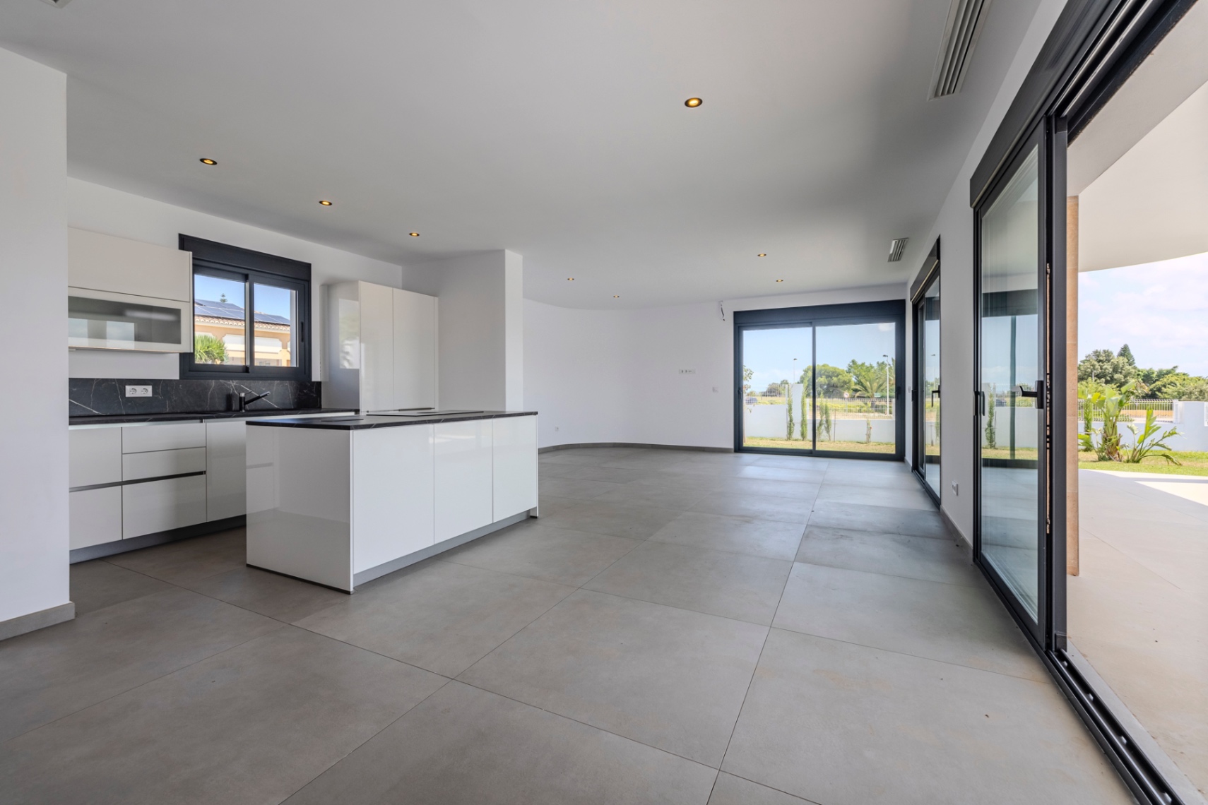 Exclusiva villa moderna a estrenar en Beniarbeig