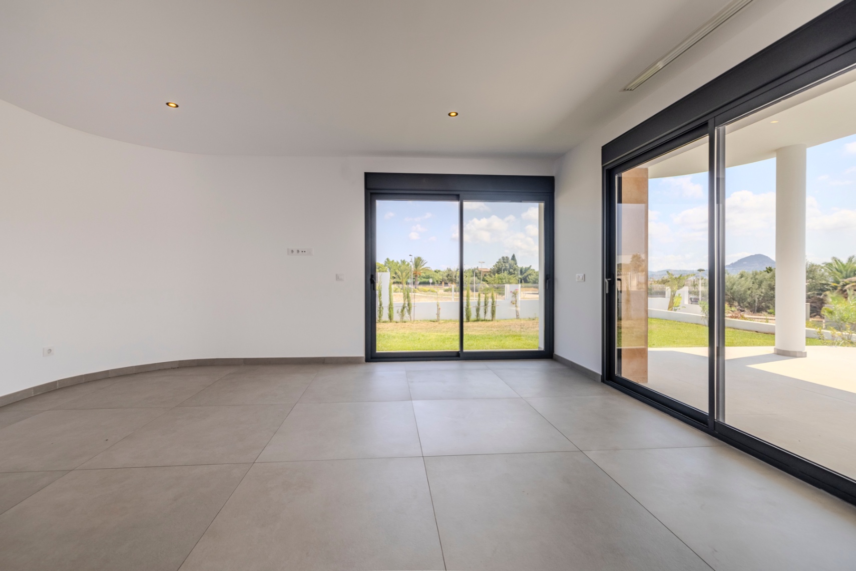 Exclusiva villa moderna a estrenar en Beniarbeig