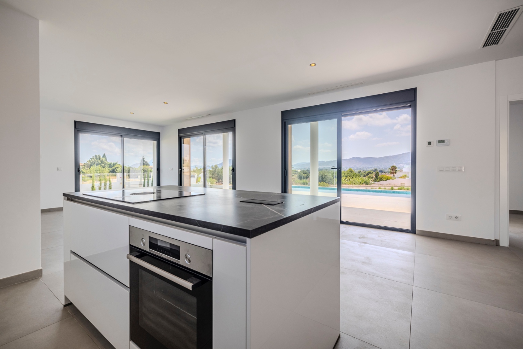 Exclusiva villa moderna a estrenar en Beniarbeig