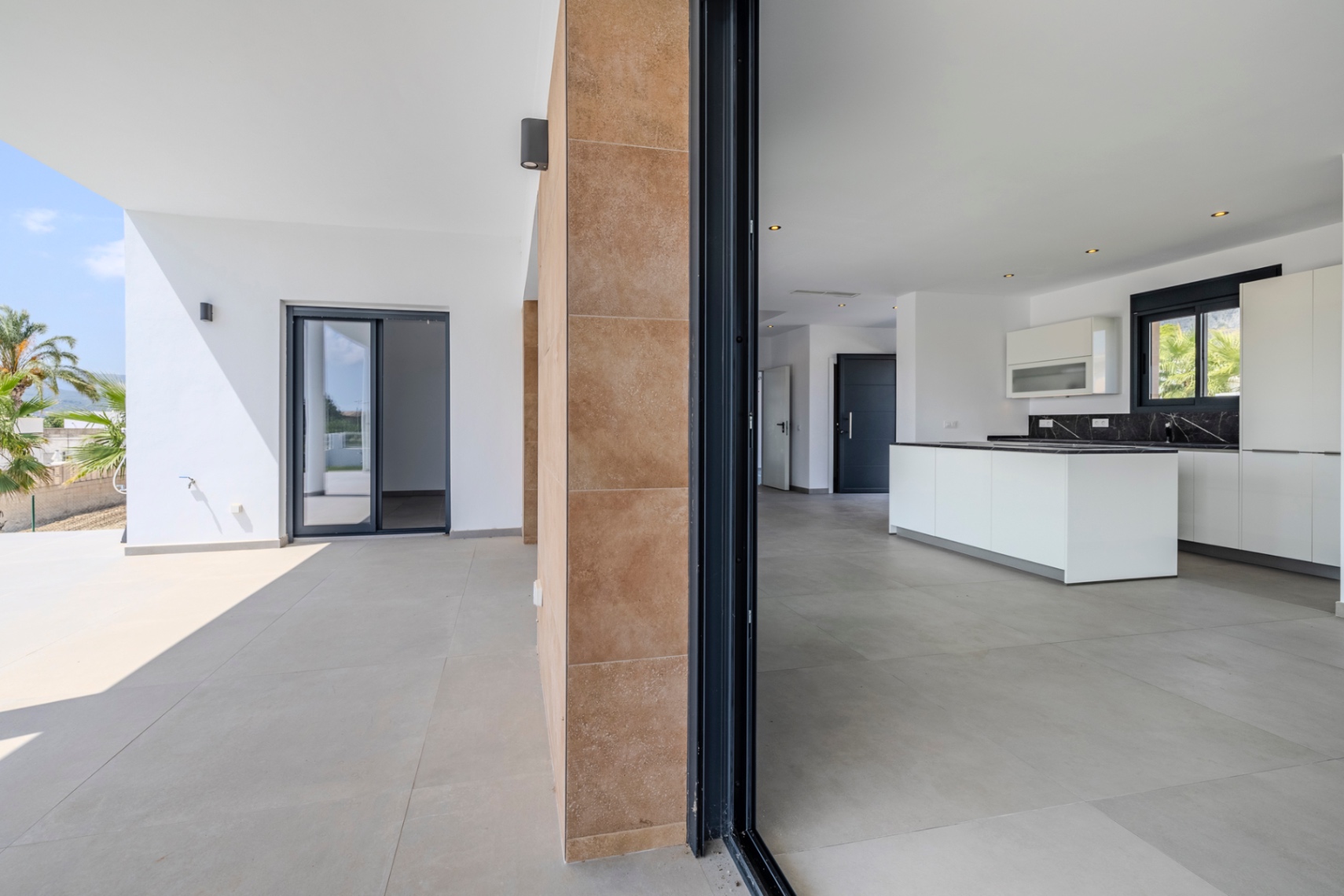Exclusiva villa moderna a estrenar en Beniarbeig